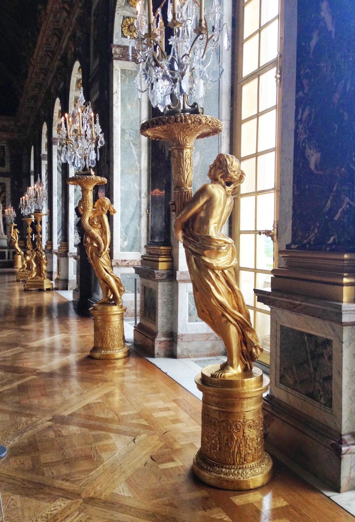 Versailles | Hall of Mirrors Statues | StyleChile